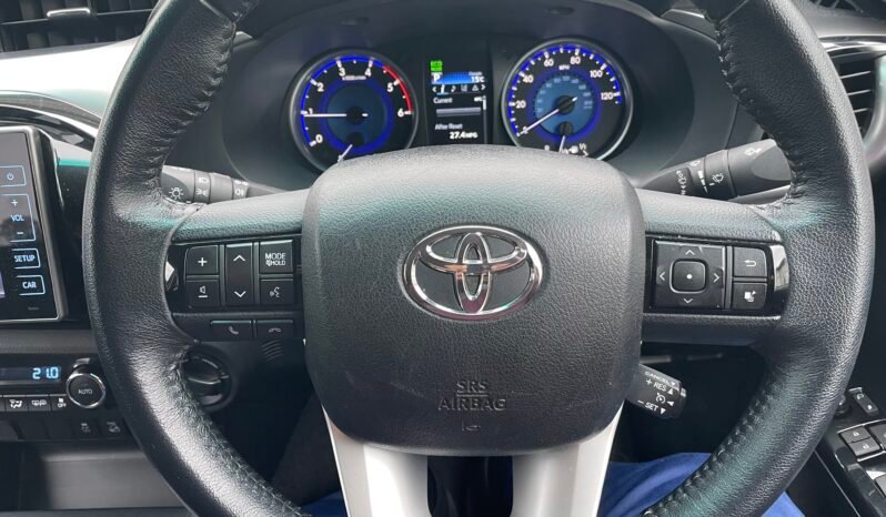 2017 Toyota Hi-Lux 2.4D Invincible Auto full